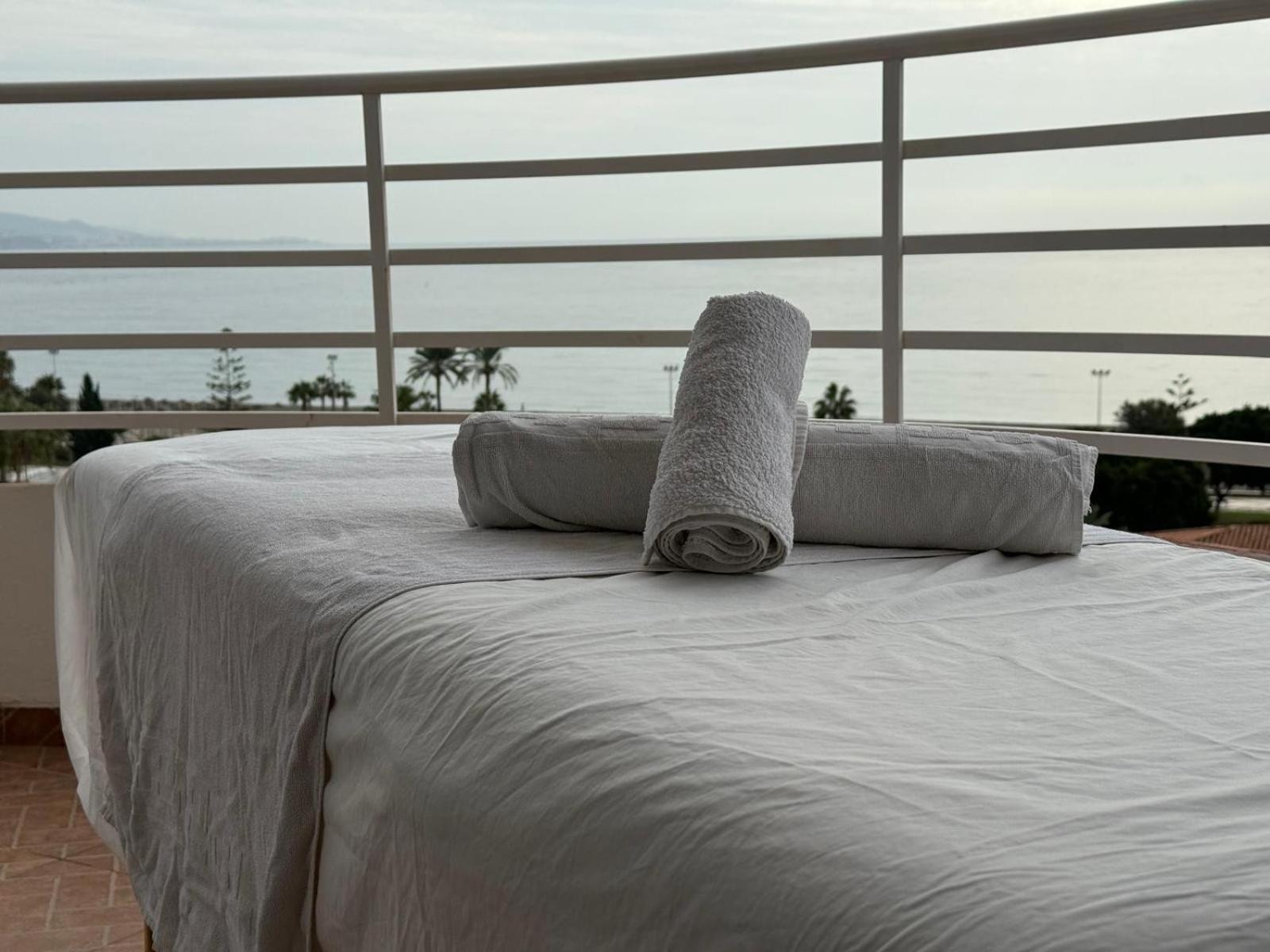 A&N Alexia Apartment Caleta De Velez Bagian luar foto